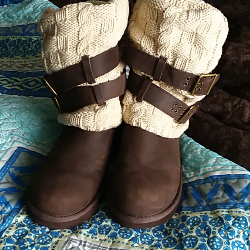 Chocolate Uggs : Never worn